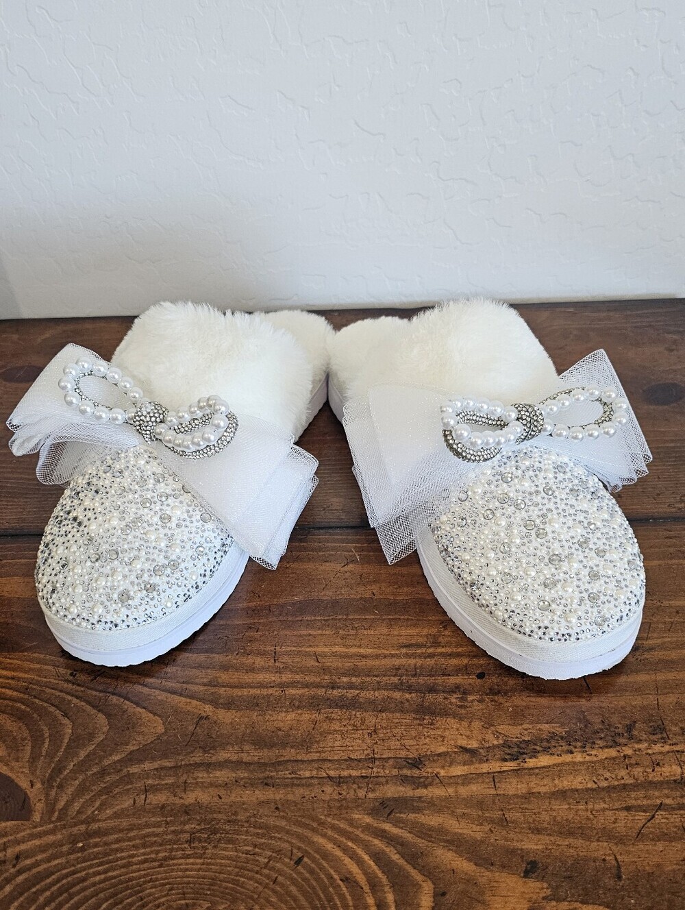 Gianni Bini White Rhinestone Bead Bow Fur Slip-On Bride Slippers Women's Sz 9/10